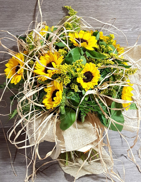 Mazzo di girasoli campestre