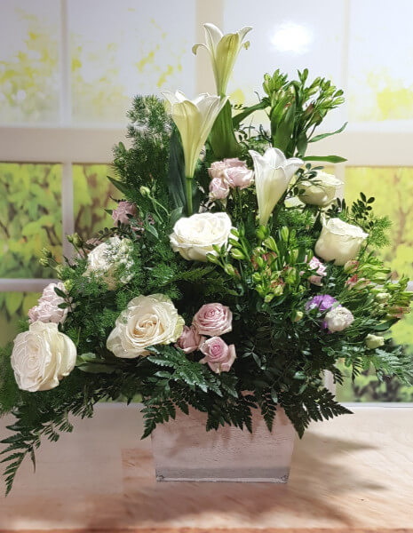 Composizione di fiori misti dai colori tenui - PICCOLA