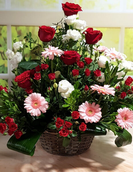 Cesto fiori con Gerbere, rose e lisianthus - PICCOLO