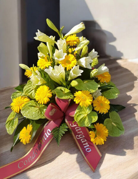 Composizione fiori lutto in ciotola - NORMALE