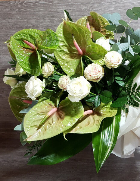 Mazzo di Anthurium e rose bianche - PICCOLO