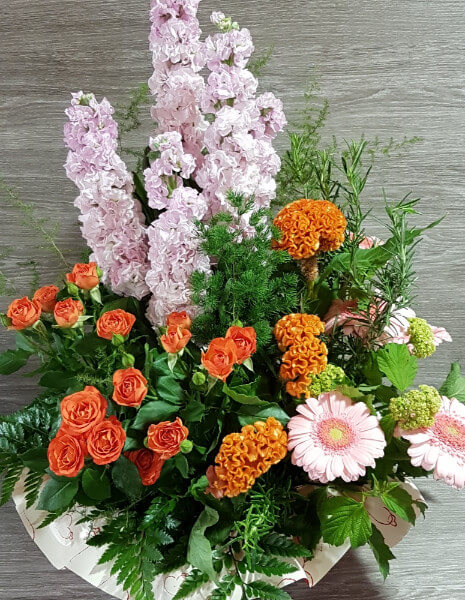 Composizione di fiori in cesto - PICCOLA