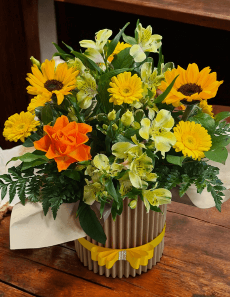 Flowerbox fiori misti colori accesi, estiva con verdi decorativi