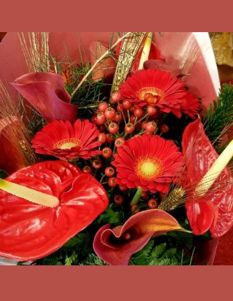 Mazzo fiori natalizio